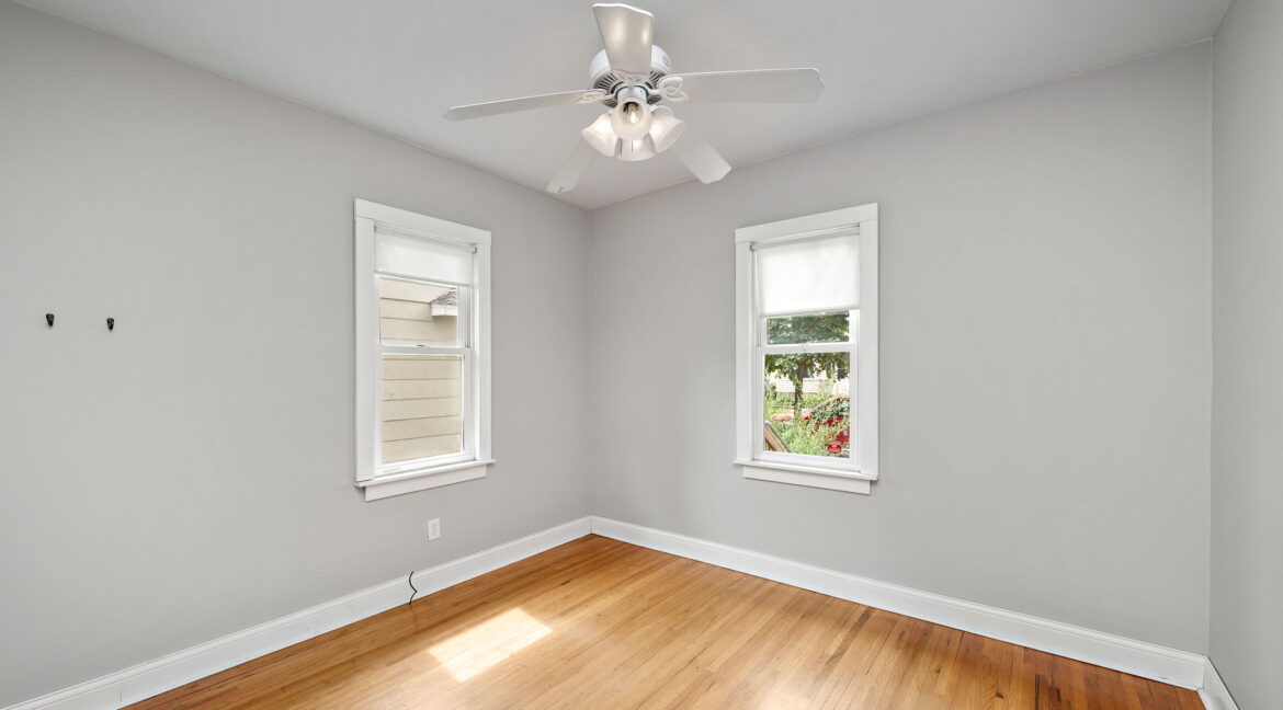 10-web-or-mls-1054-23rd-ave-se