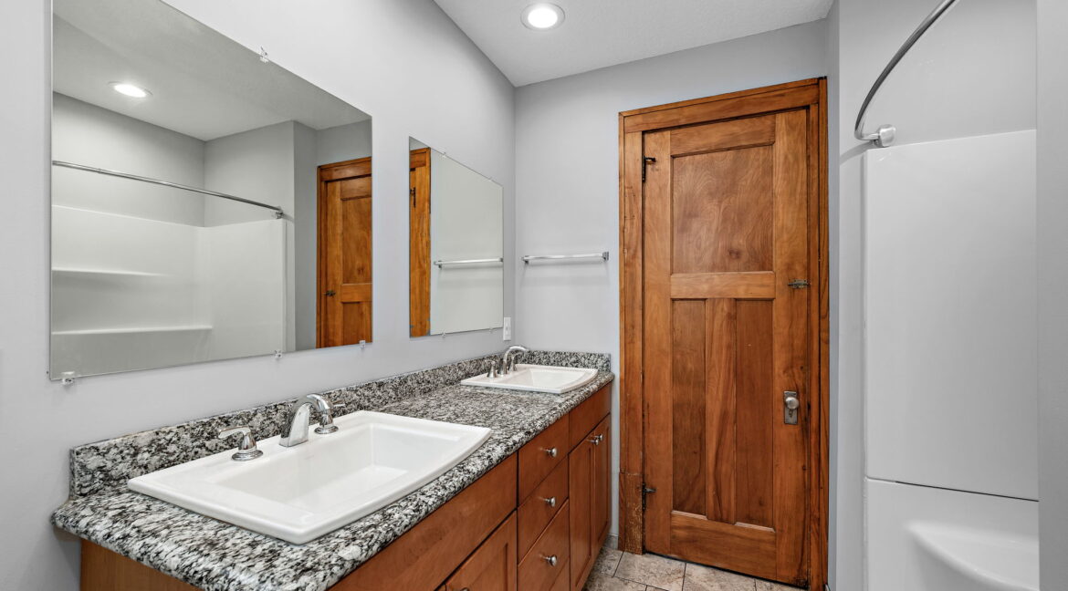 12-web-or-mls-1523-se-brook-ave-lower