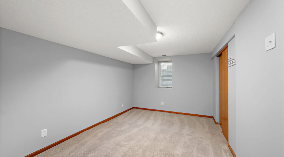 15-web-or-mls-1523-se-brook-ave-lower
