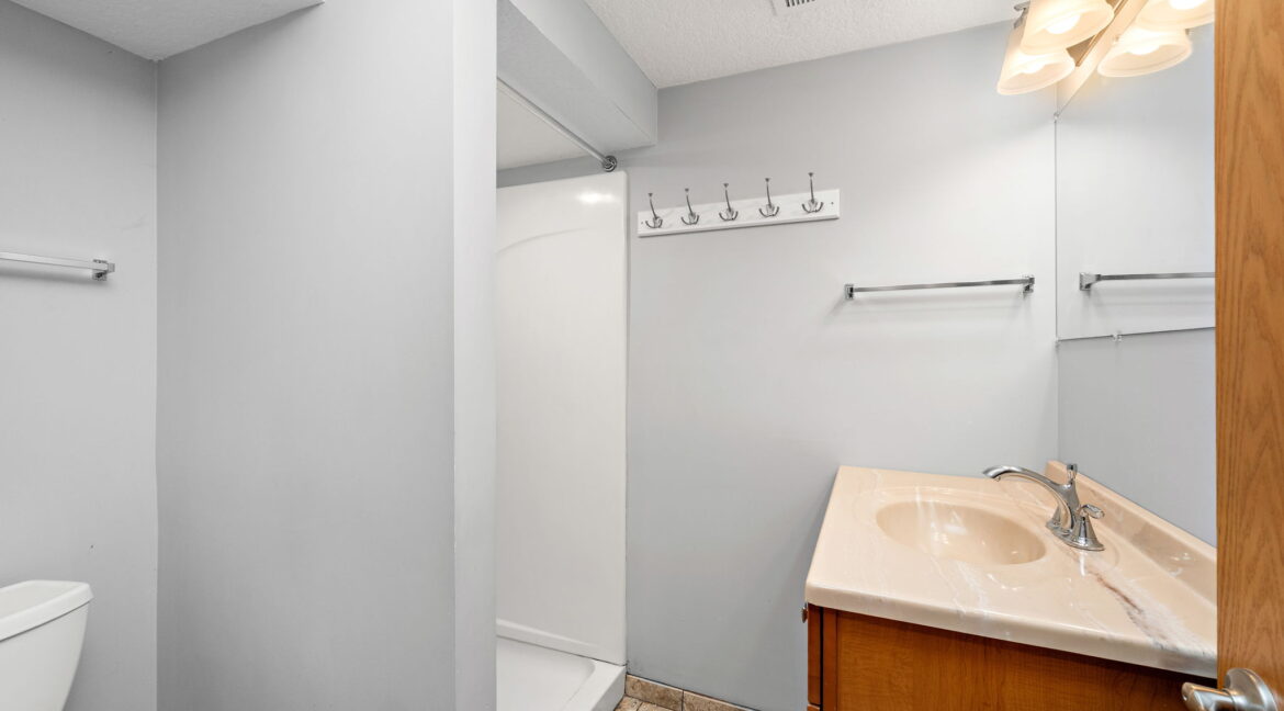 18-web-or-mls-1523-se-brook-ave-lower